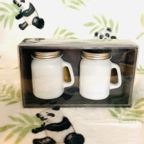 Other - 🧂 White Mason Jar Salt & Pepper Shakers 🧂